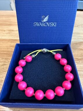 Swarovski Neon Pink crystal pearl Bead Bracelet with bright neon/line green